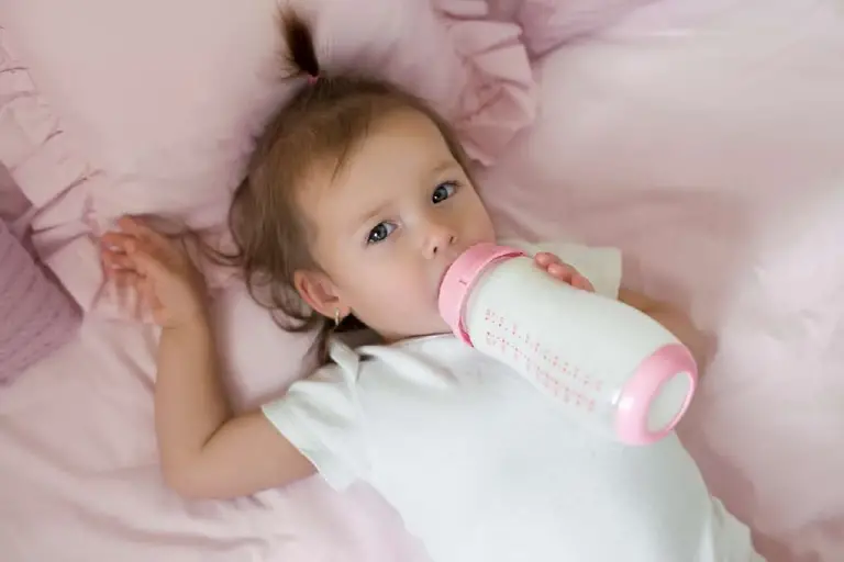 When to Introduce a Bottle to a Breastfed Baby