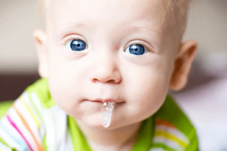 Your Baby Spits Up After Every Feeding – What Can You Do?