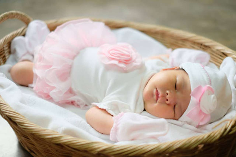 What is the Best Outfit for a Newborn
